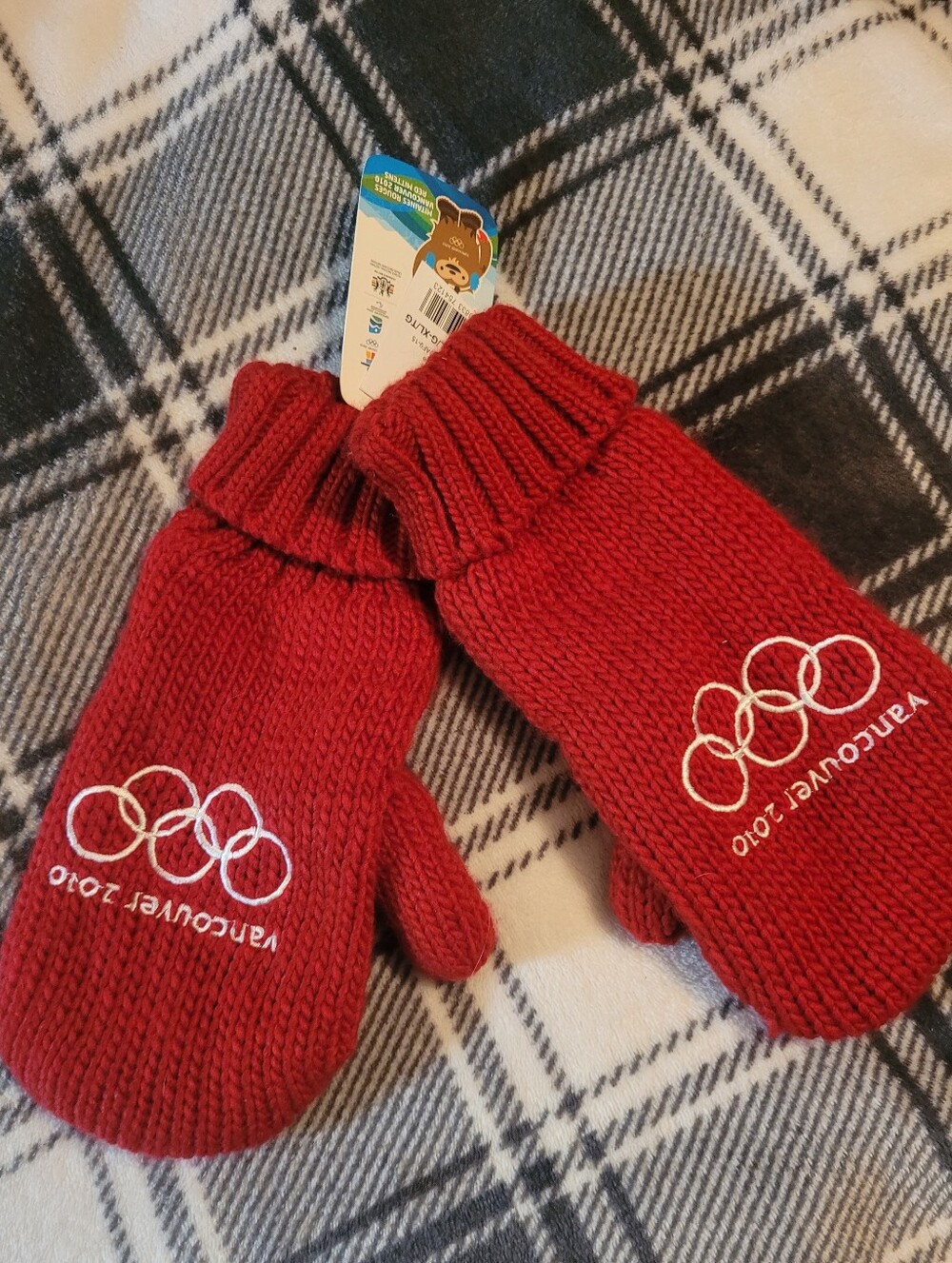 NWT Vancouver 2010 Olympic Red Mittens Hudson's Bay Adult LG/XL Canada Mitts
